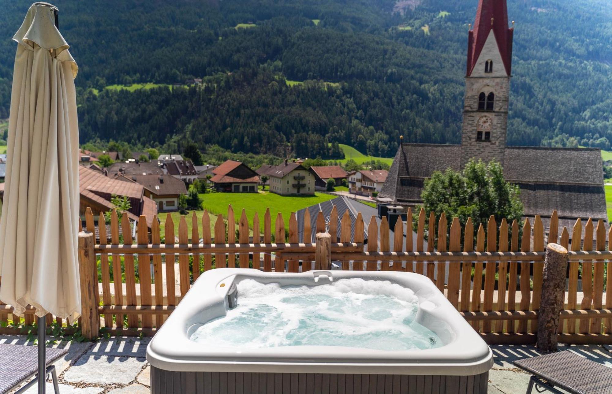 Apartments, Guest House & Historic Chalet Neuhaus San Sigismondo Exterior photo