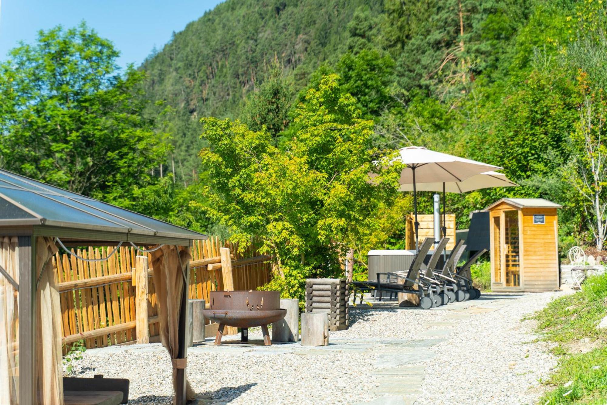Apartments, Guest House & Historic Chalet Neuhaus San Sigismondo Exterior photo